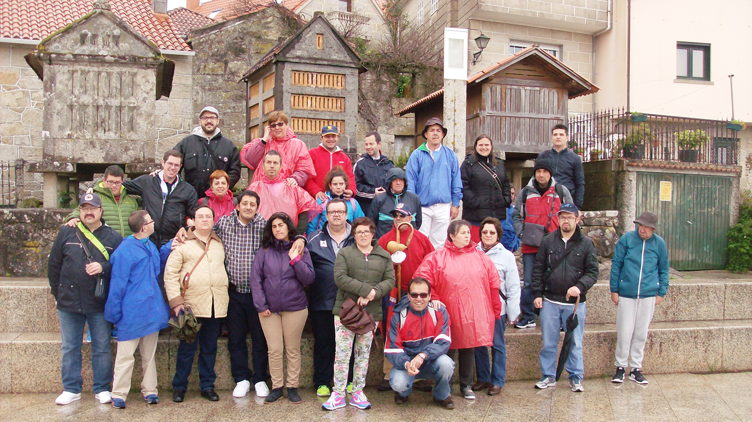Varios usuarios y monitores de Fundabem, de excursión por Galicia
