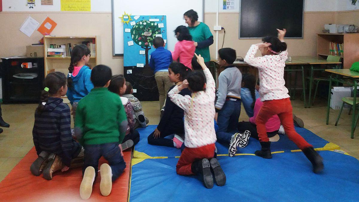 Los niños del CRA Valdelavía de Navalperal aprenden con “Un pueblo, un bosque”