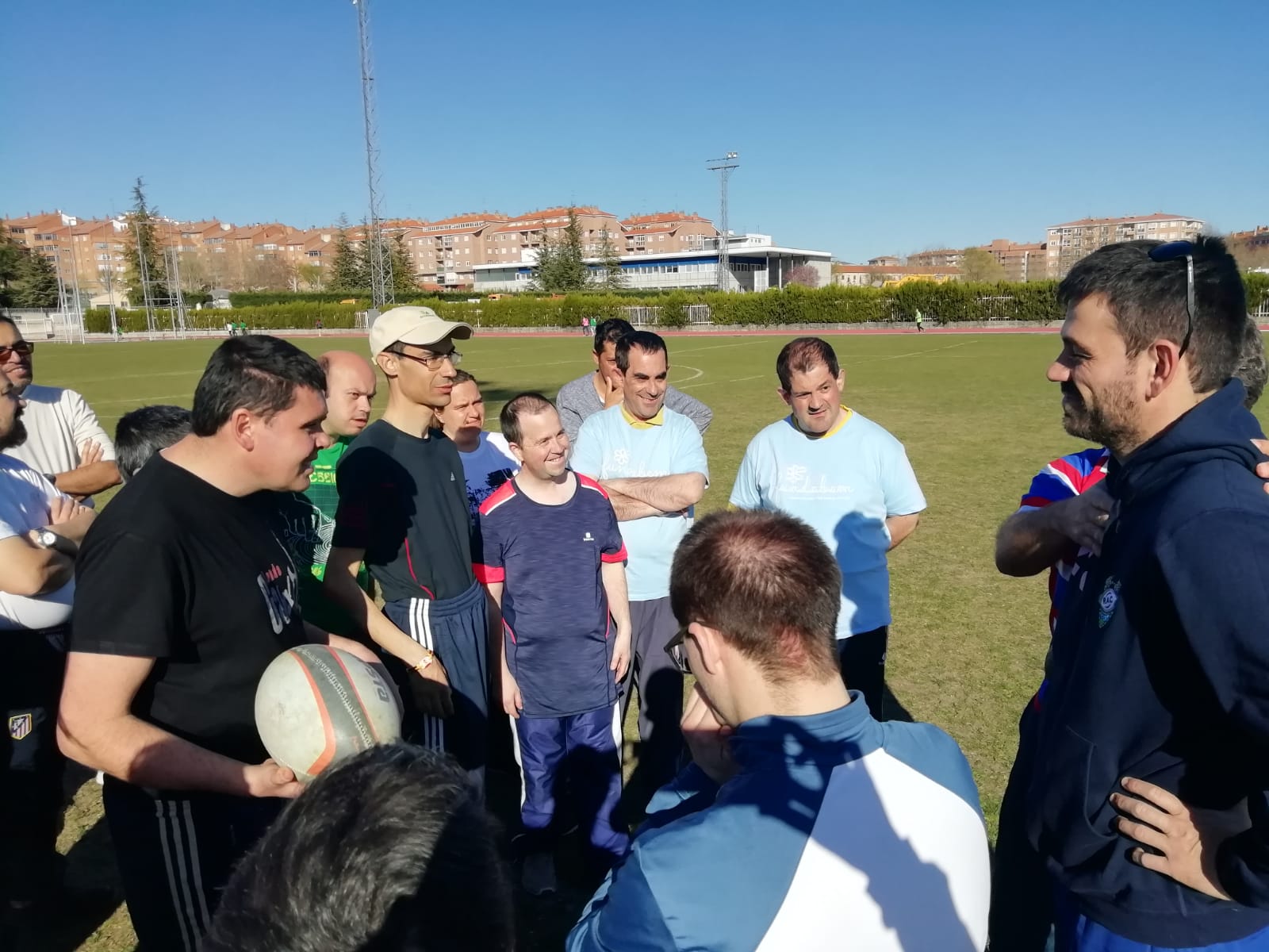Los usuarios/as del centro ocupacional visitaron Rugby Ávila Club #FundaciónMapfre