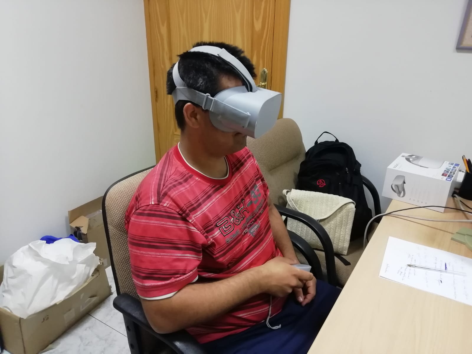 Practicando con las gafas de realidad Virtual en Navaluenga