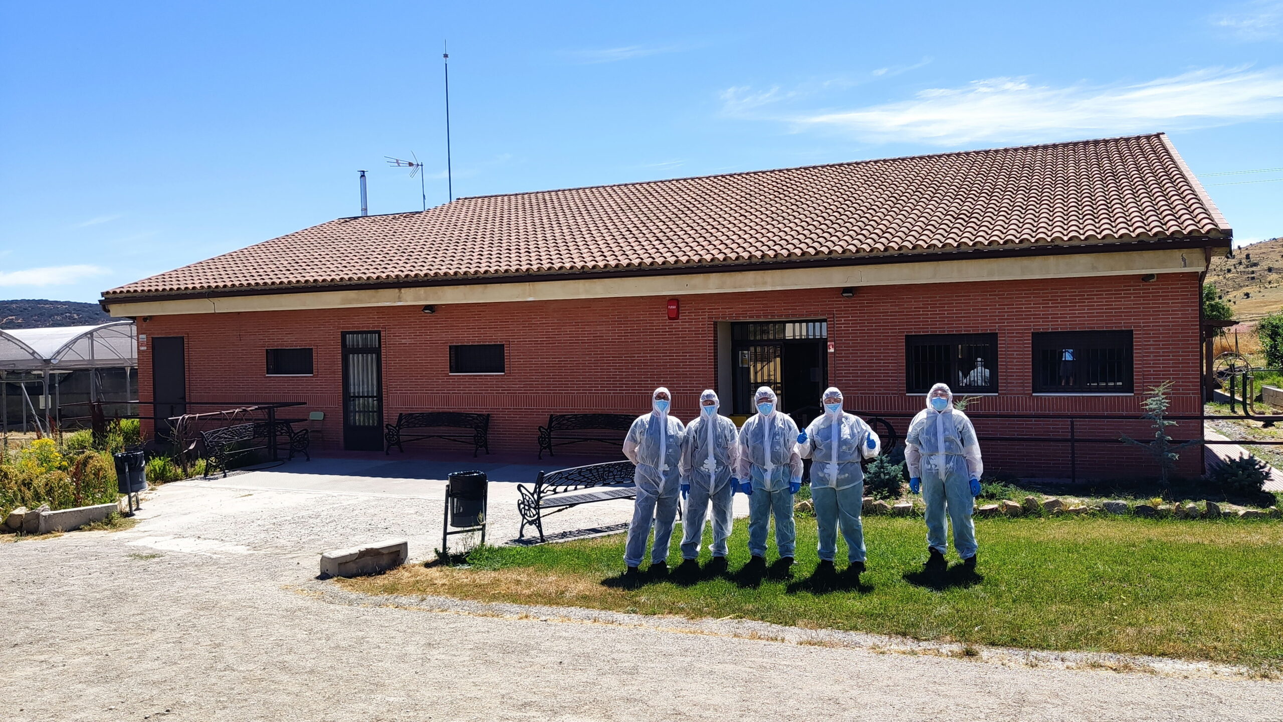 Continuamos con las tareas de tratamientos fitosanitarios mecanizados.