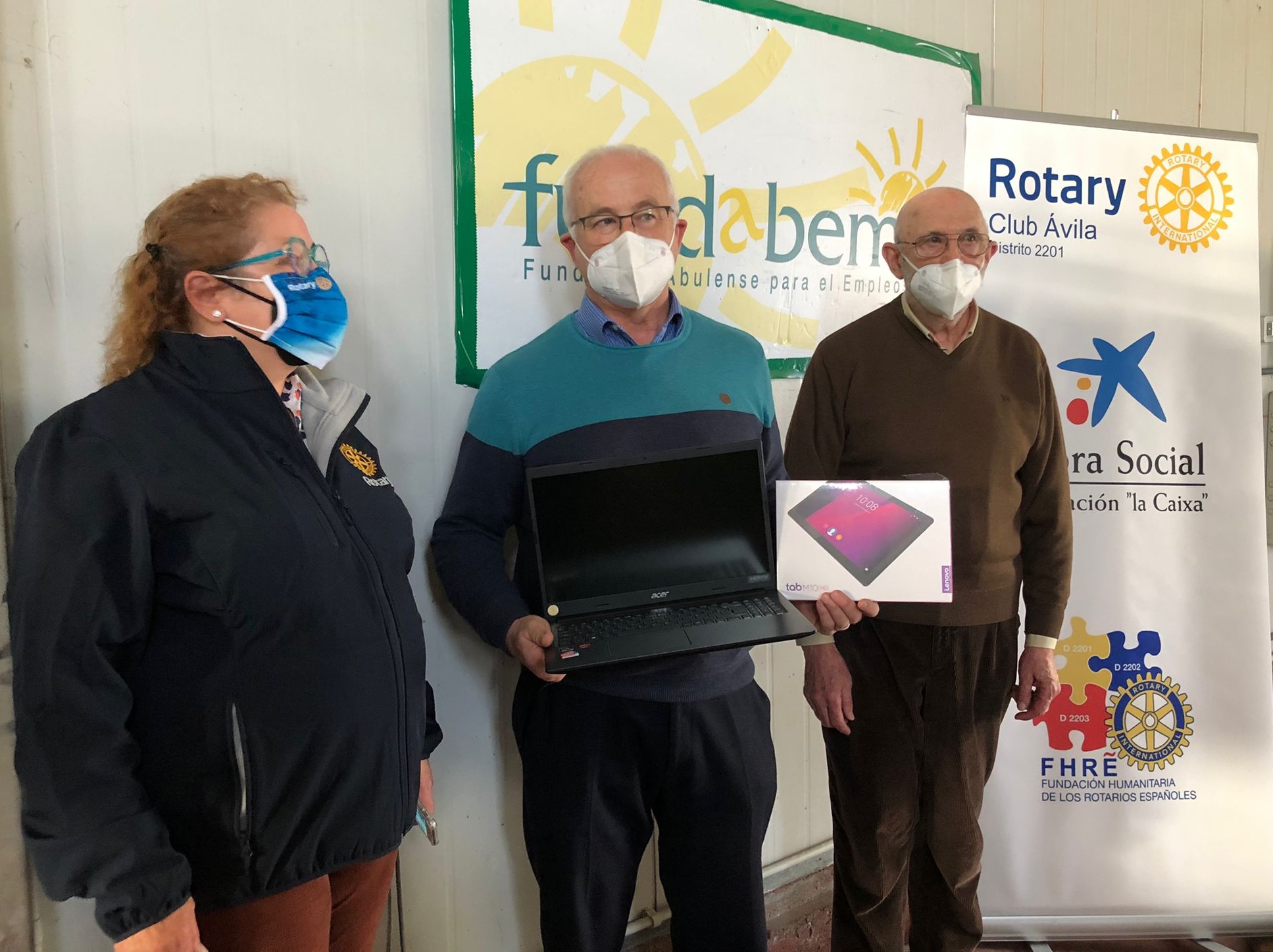 Gracias a la donación de @RotaryClubAvila hemos recibido 2 portátiles y 2 tablets.