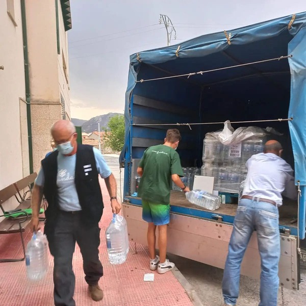 Fundabem, sigue apoyando a las localidades afectadas por el incendio de Navalacruz.